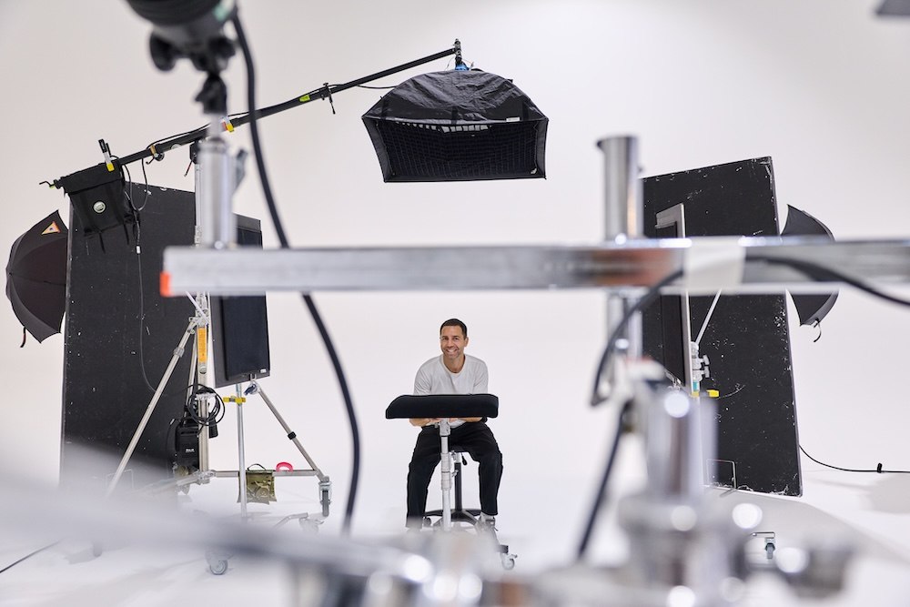 Creative_Head_BaByliss_Pro_Shoot_Air_Wand_AI_Concept_2025_Harvey_Williams-Fairley0B2A55942025-09-12-10.18.20