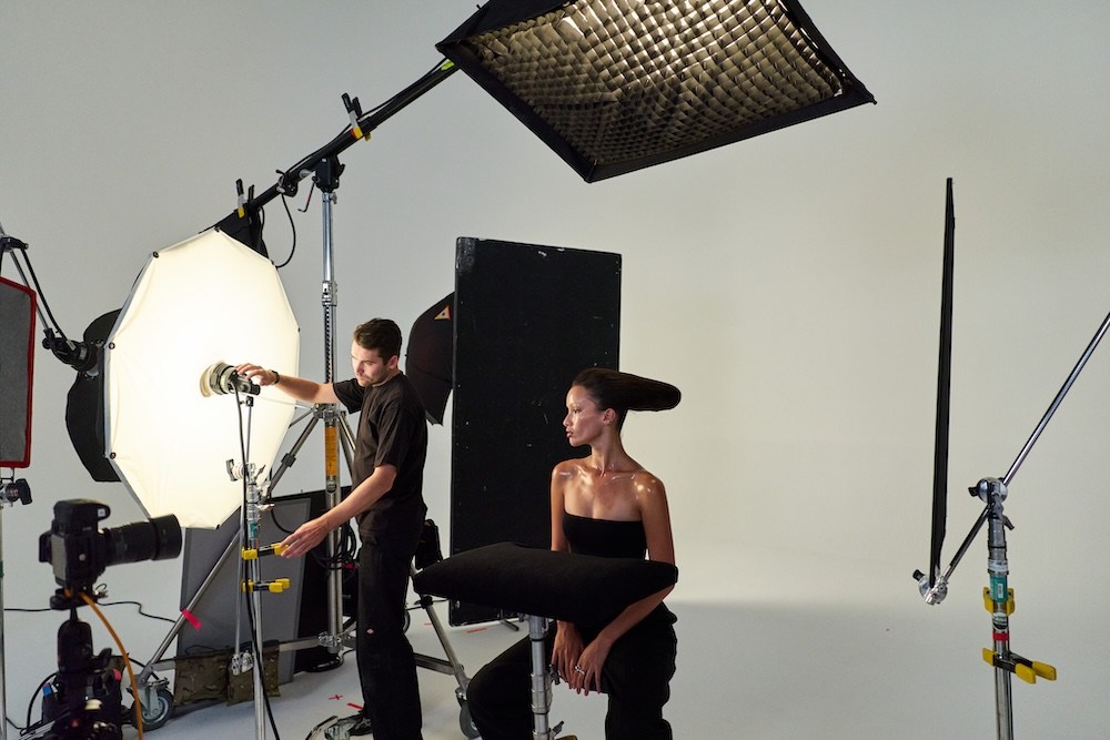 Creative_Head_BaByliss_Pro_Shoot_Air_Wand_AI_Concept_2025_Harvey_Williams-Fairley0B2A61082025-09-12-14.32.28