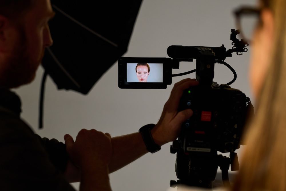 Creative_Head_BaByliss_Pro_Shoot_Air_Wand_AI_Concept_2025_Harvey_Williams-Fairley0B2A61342025-09-12-14.53.22